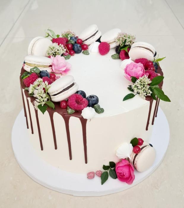 Drip narodeninová torta s makronkami, torta, Drip torty, Torty od Adriany, 1