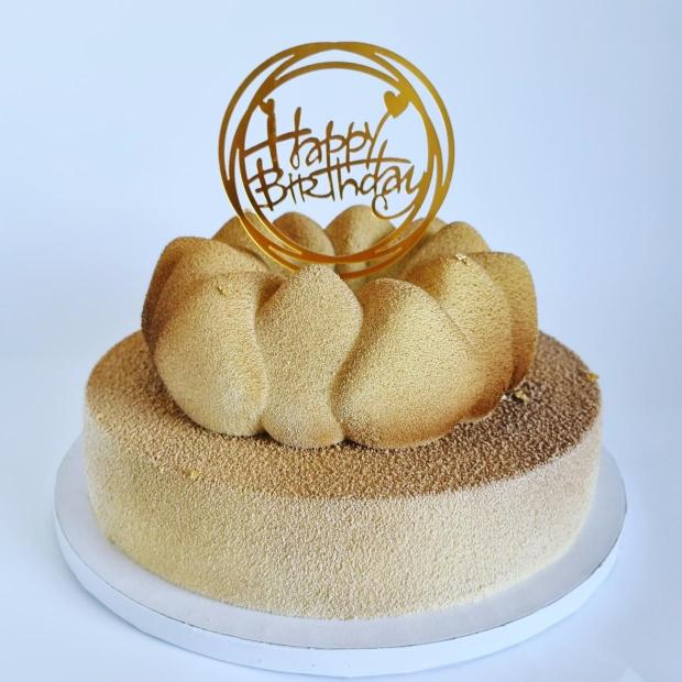 Zlatý zamatový povrch na dvojposchodovej mousse torte, torta, Narodeninové torty, Daniela Glöckner Švajdová, 1