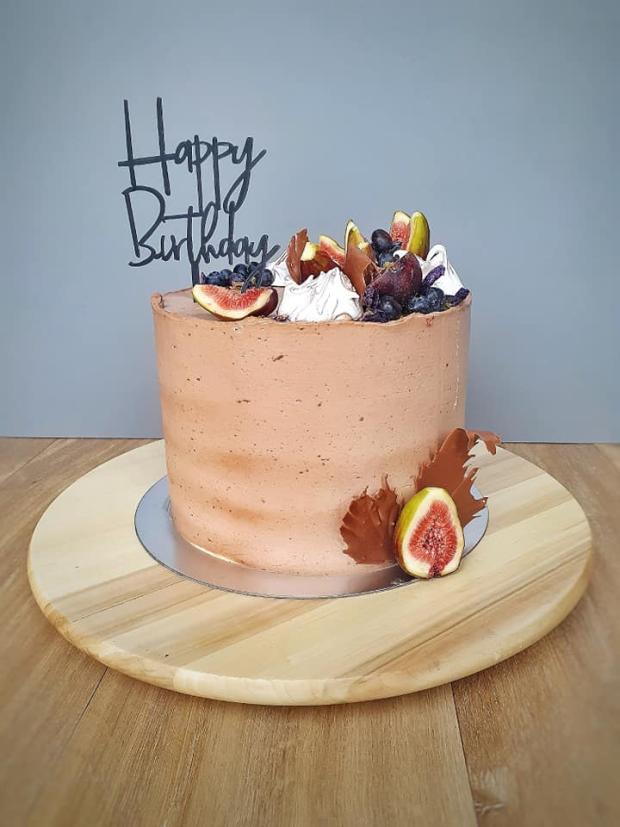 Krémová torta zdobená ovocím a pusinkami, torta, Narodeninové torty, Martina Kureková, 2