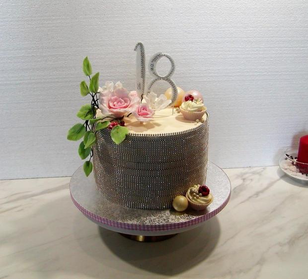 Narodeninová na želanie s kryštálikmi, torta, Narodeninové torty, babina 555, 2