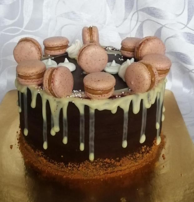 Meninová torta s macronkami, torta, Drip torty, Mariolka, 1