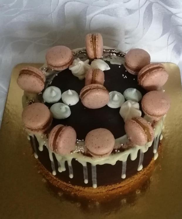 Meninová torta s macronkami, torta, Drip torty, Mariolka, 2