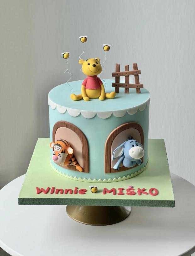 Torta s mackom Pu a jeho kamarátmi