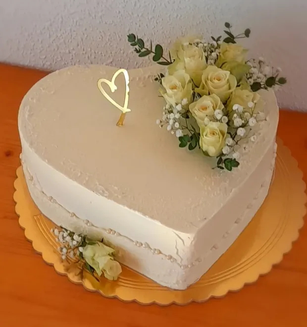 Svadobná torta - biele srdce s ružami, torta, Svadobné torty, Obertová Mária, 1