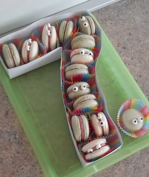 Jahodové makrónky  čokoládovou ganáž, torta, Zákusky, Obertová Mária, 1