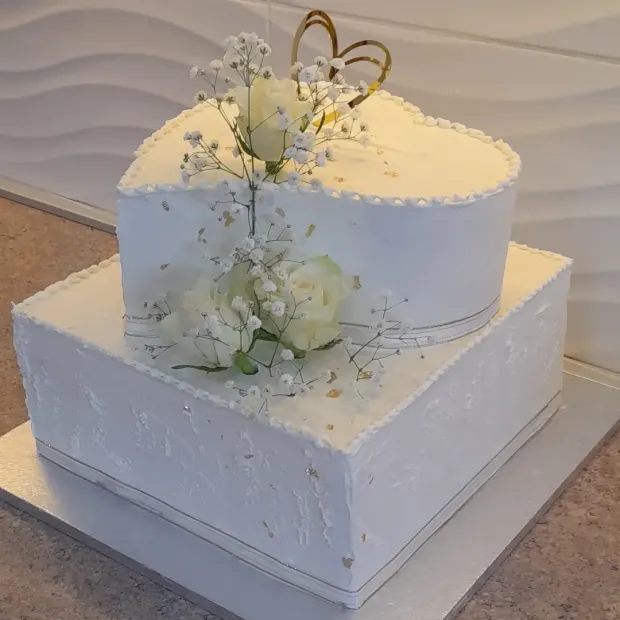 Poschodová svadobná torta so srdcom, torta, Svadobné torty, Obertová Mária, 1