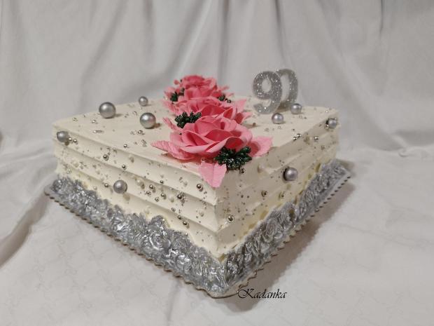 Krémová tortička v strieborno bielom šate ku krásnemu jubileu pre dámu❤, torta, Narodeninové torty, Kadanka, 1