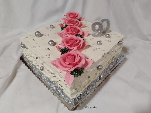 Krémová tortička v strieborno bielom šate ku krásnemu jubileu pre dámu❤, torta, Narodeninové torty, Kadanka, 3