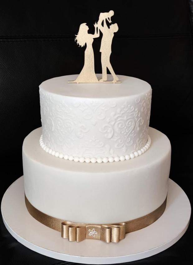 Jednoducho elegantná svadobná torta
