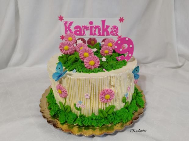 Krémová tortička pre Karinku na želanie  s lúkou a kvietkami❤😘, torta, Torty pre dievčatá, Kadanka, 2