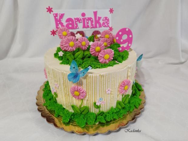 Krémová tortička pre Karinku na želanie  s lúkou a kvietkami❤😘, torta, Torty pre dievčatá, Kadanka, 4