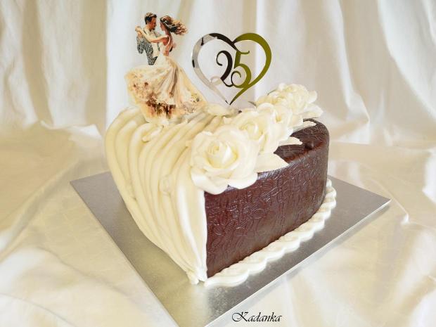 K striebornej svadbe srdiečko s tancujúcim manželským párom ❤, torta, Svadobné torty, Kadanka, 2