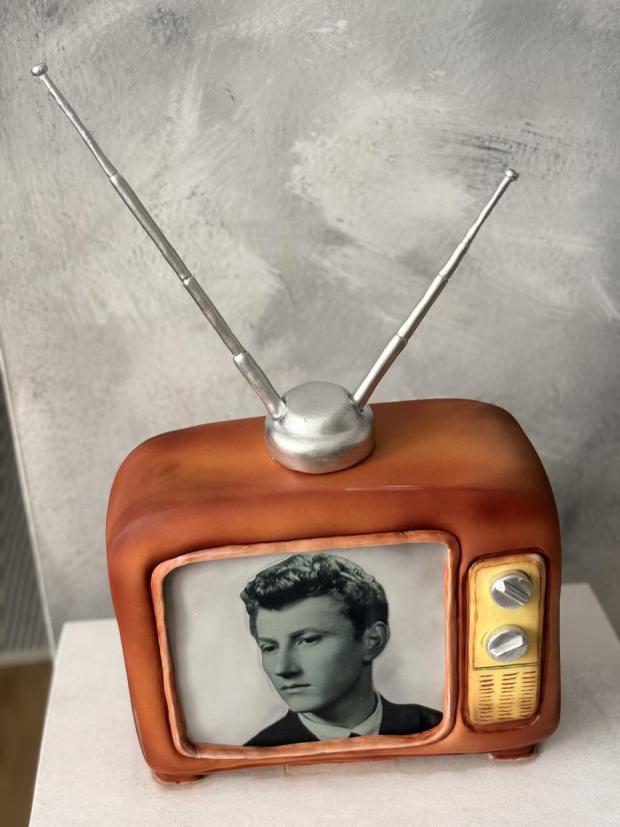 nostalgická retro tv k 80. narodeninám , torta, Narodeninové torty, Marcela Papsonová, 2