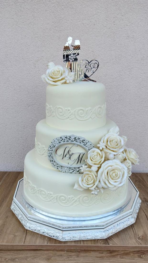 Svadobná torta s modelovanými ružami, torta, Svadobné torty, mayra, 1