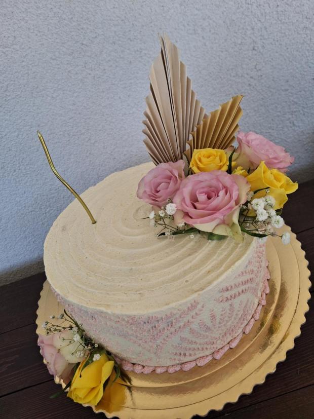 Jemná krémová so živými kvetmi, torta, Narodeninové torty, Bejč, 2