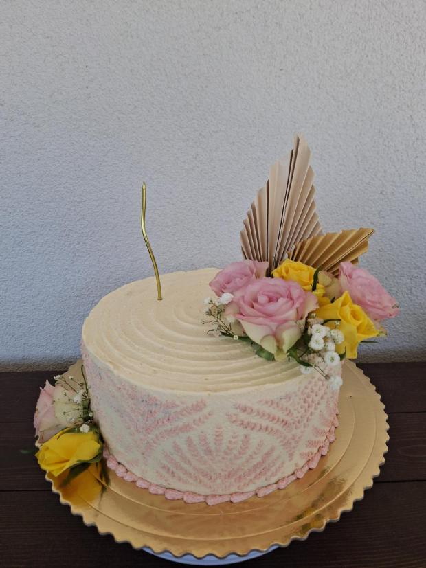 Jemná krémová so živými kvetmi, torta, Narodeninové torty, Bejč, 1