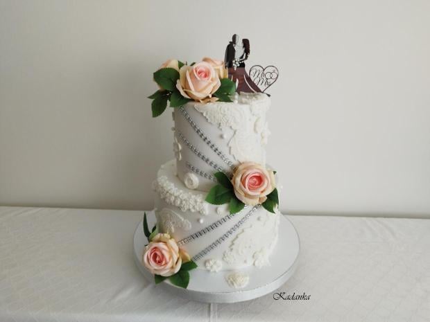Svadobná vo vintage štýle v strieborno bielom šate, torta, Svadobné torty, Kadanka, 4