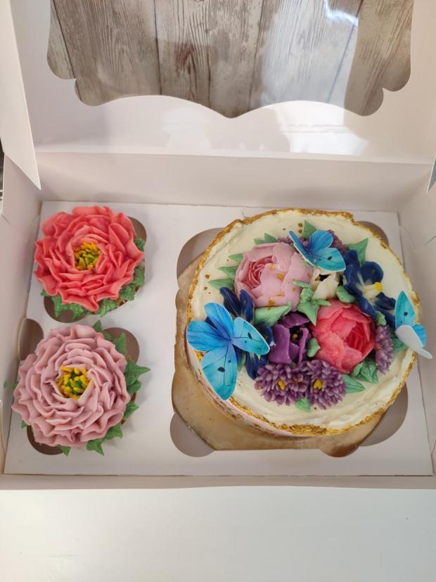 Bento box - mini torta (12cm) + 2 cupcakes, torta, Narodeninové torty Bento box - mini torta (12cm) + 2 cupcakes, torta, Narodeninové torty, Tesserts, 1