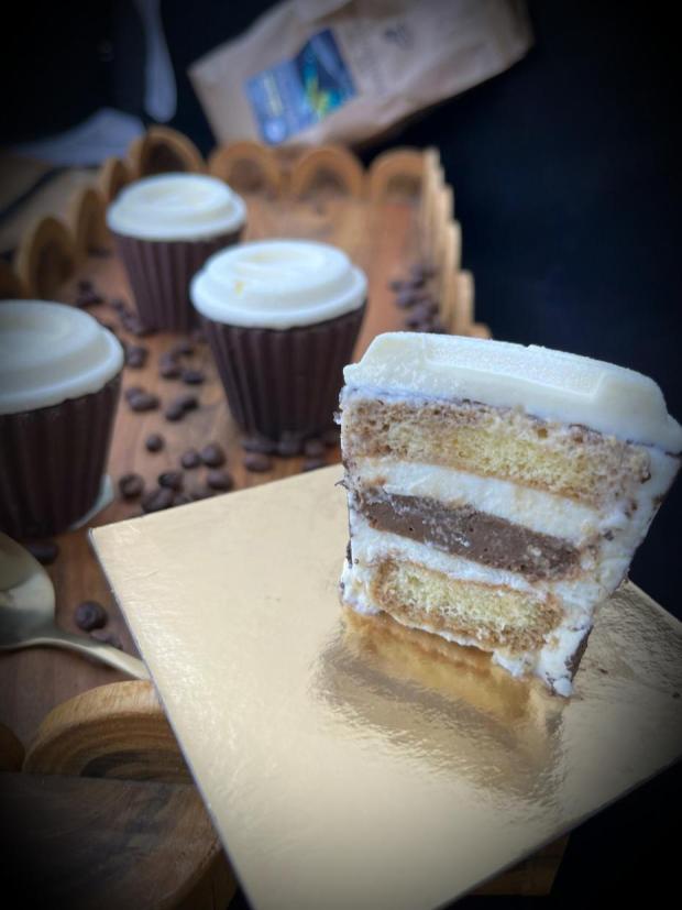 Caffee to go, torta, Zákusky Caffee to go, torta, Zákusky, Monika Glöckner, 2