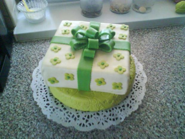 Okrúhlo-hranatý balíček, torta, Narodeninové torty Okrúhlo-hranatý balíček, torta, Narodeninové torty, Lubka212, 1