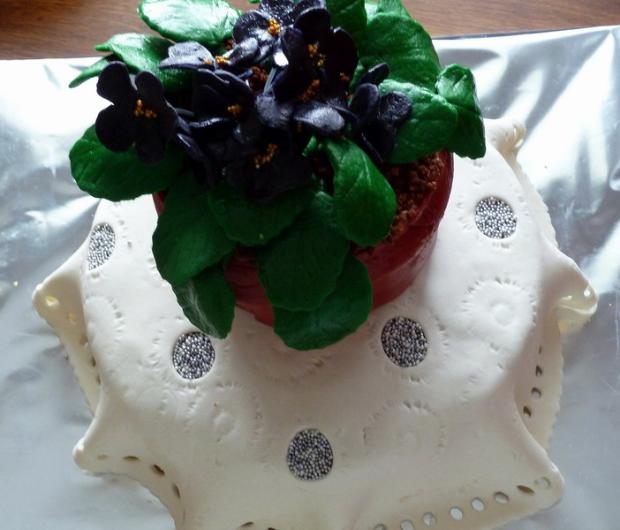 fialky v kvetináči, torta, Narodeninové torty, cvilinge, 1