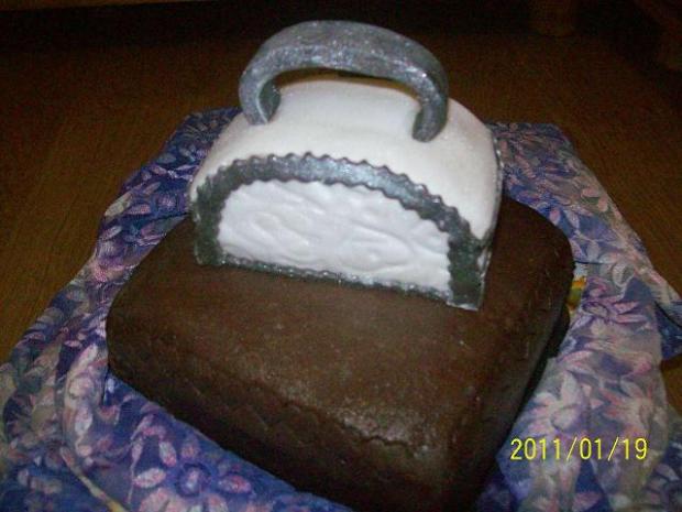 kabelka zo zadu, torta, xela, 1