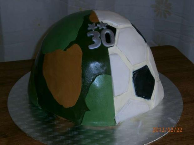 vojenská prilba pre vojaka- futbalistu, torta, Netradičné torty vojenská prilba pre vojaka- futbalistu, torta, Netradičné torty, andrea.d, 1