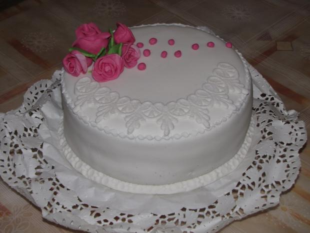 robena na stretku v Moldave, torta, Ozdoby na torty, Paulka, 1