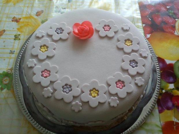 moje prvé dielko s poťahovanou hmotou, torta, Narodeninové torty, medulienkapo, 1