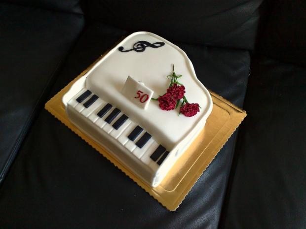 piano s karafiátmi, torta, Netradičné torty piano s karafiátmi, torta, Netradičné torty, Stelka33, 1