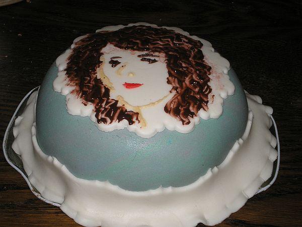 Kučerava Barbi 2011, torta, rybca, 1