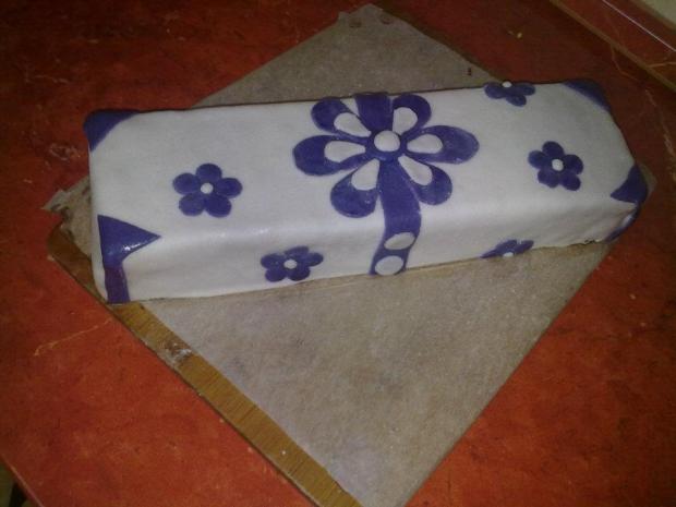 Biela s fialovými kvietkami, torta, Timeas, 1