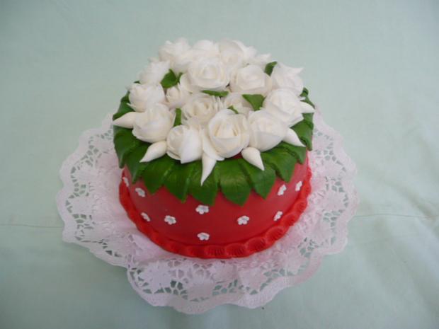 Červeno biela s bielymi ružičkami, torta Červeno biela s bielymi ružičkami, torta, matulko74, 1