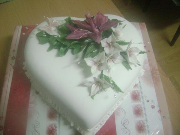 prvá svadobná s mojimi robenými kvietkami.:), torta, Svadobné torty prvá svadobná s mojimi robenými kvietkami.:), torta, Svadobné torty, MonikaB., 1