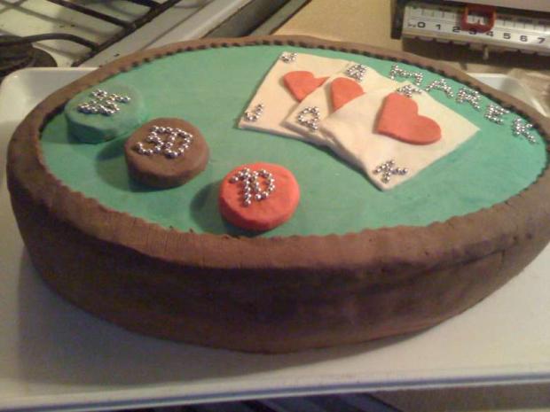 kartovy stol, torta, macaz, 1