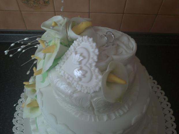 pohľad na krabičku z prstienkami, torta, Svadobné torty, Sisitami, 1