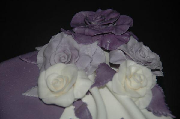 Fialová s ružičkami - detail I., torta, rybca, 1