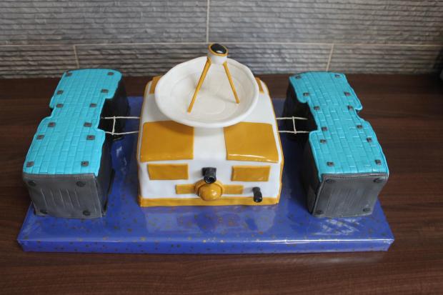 Vesmírna družica Hayabusa, torta Vesmírna družica Hayabusa, torta, lenkat, 1