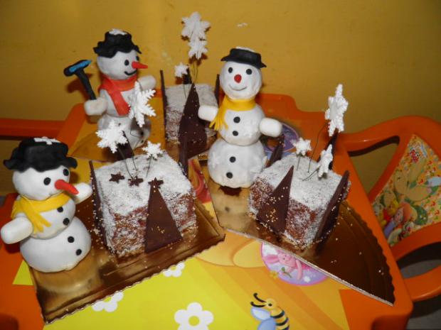 snehuliacikovia s darcekom , torta, Ostané torty pre deti, Januska80, 1