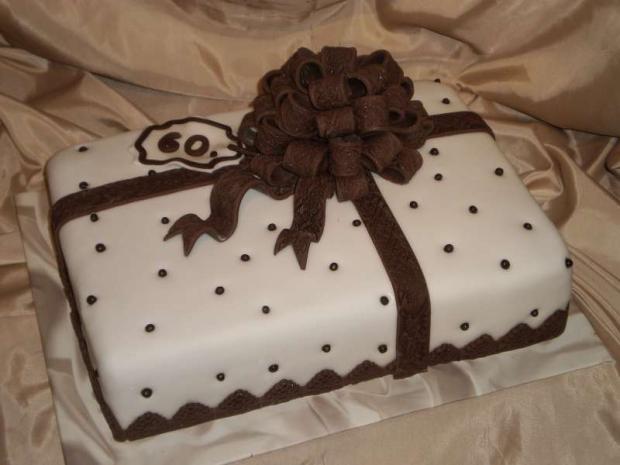 čokokrabica s mašlou, torta, akinom, 1