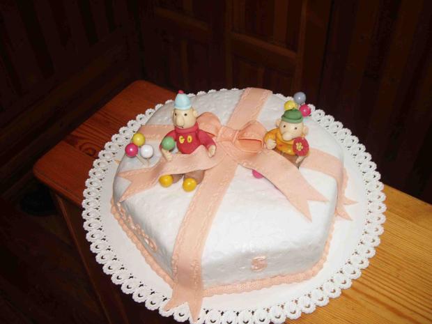 Pat a Mat idú na oslavu, torta, Rozprávkové torty, vanilka 227, 1