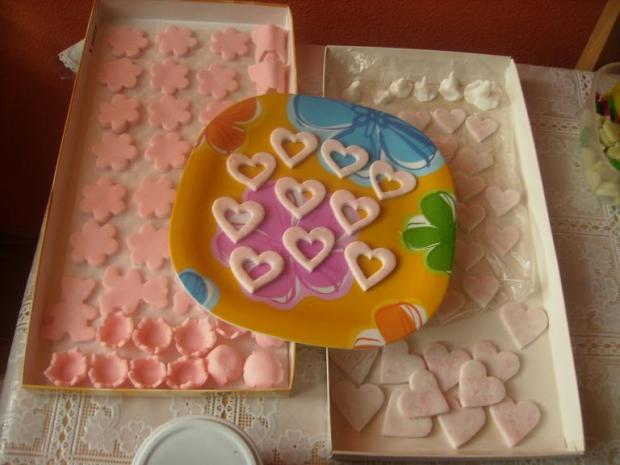 ozdoby z marcipanu, torta, jancika, 1