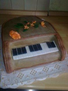 Klavír s ružičkou, torta, slavienka, 1