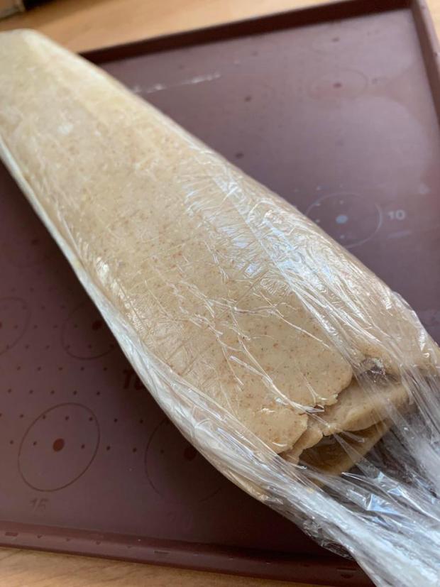 Nepečená roláda z BeBe keksov s karamelovým krémom, recept, 4 Nepečená roláda z BeBe keksov s karamelovým krémom, Recepty na zákusky, Alexandra Masarova, 4