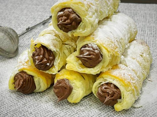 Trubičky plnené čokoládovým krémom, Recepty na zákusky, Frommykitchendotcom