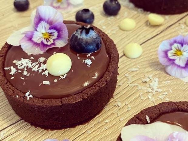 Tartaletky s jahodami a čokoládovou ganache, Recepty na zákusky, Andianka Cakes