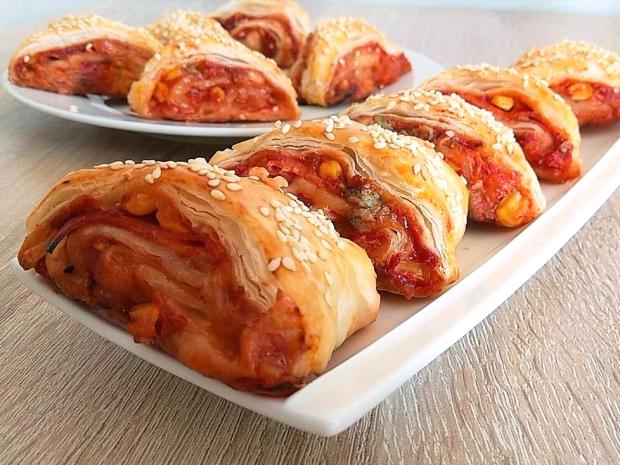 Pizza trojuholníky z lístkového cesta, Recepty na slané pečivo a koláče, sedita321321