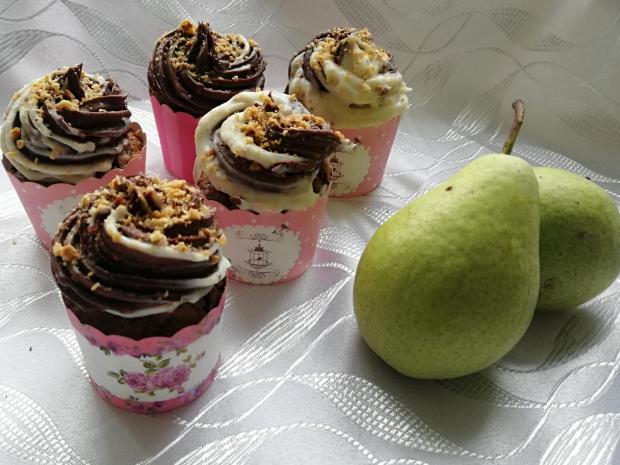 Hruškovo-čokoládové cupcakes s orieškovou ganache, Recepty na muffiny, Mariolka