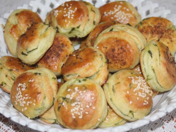 Prekladané pagáče s medvedím cesnakom, Recepty na slané pečivo a koláče, melisa
