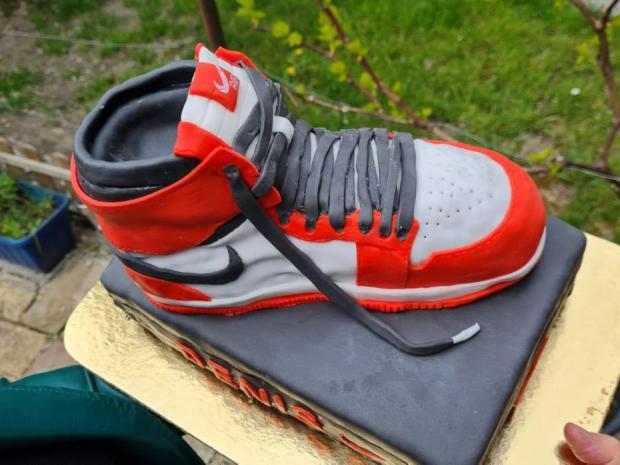 Dobošová torta ako Nike Air Jordan , Recepty na torty, Radosť_piecť_radosť_jesť